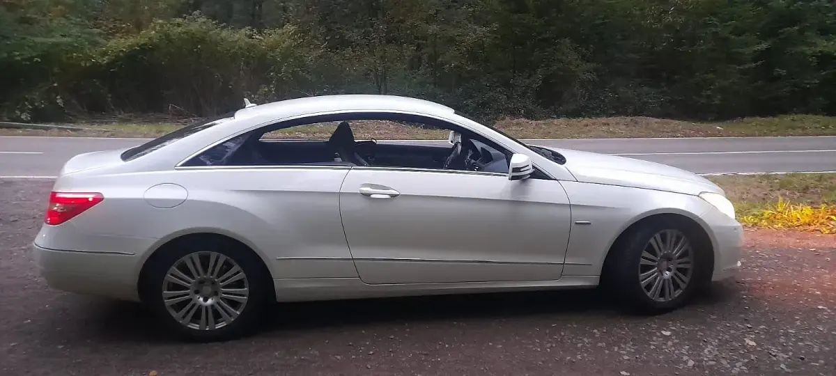 Gebraucht Mercedes E220 172 PS (126 kW) 2011 Weiß Coupé