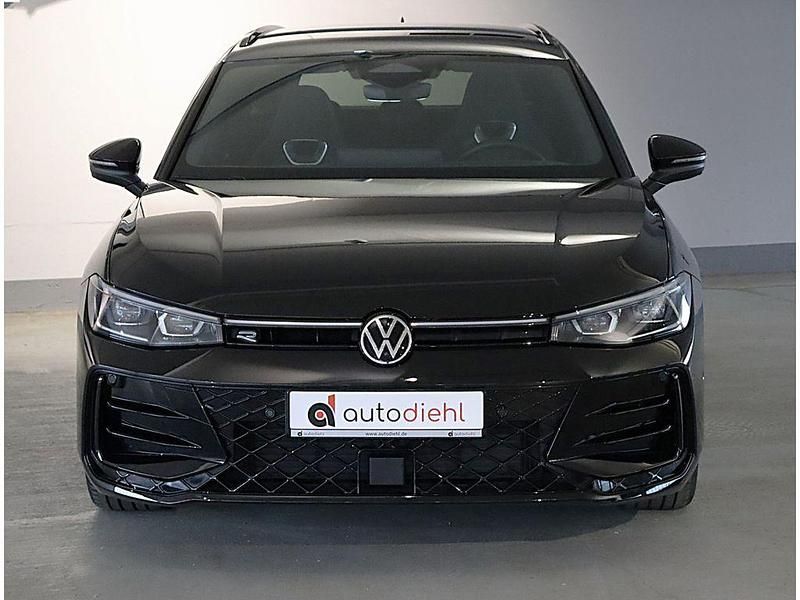 Gebraucht VW Passat R-line 150 PS (110 kW) 2025 Schwarz Kombi