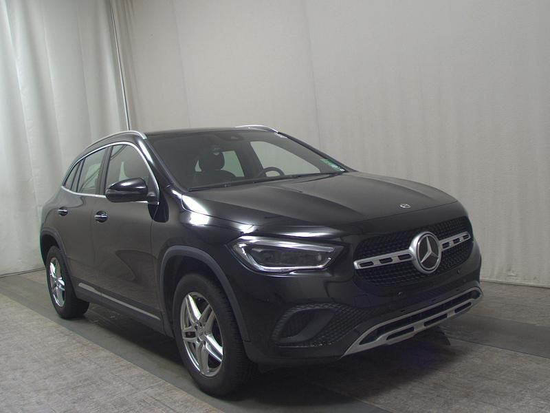 Gebraucht Mercedes GLA220 Progressive 190 PS (139 kW) 2022 Schwarz SUV
