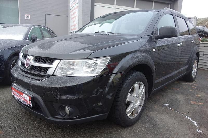 Schwarz Gebraucht 2014 Fiat Freemont Lounge SUV | 4.980 € (Guter Preis) - Bild 1/4