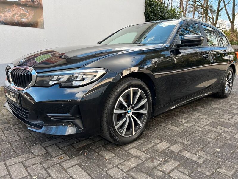 Black sapphire metallic (metallic) Gebraucht 2020 BMW 318 Advantage Kombi | 19.999 € (Guter Preis) - Bild 1/4