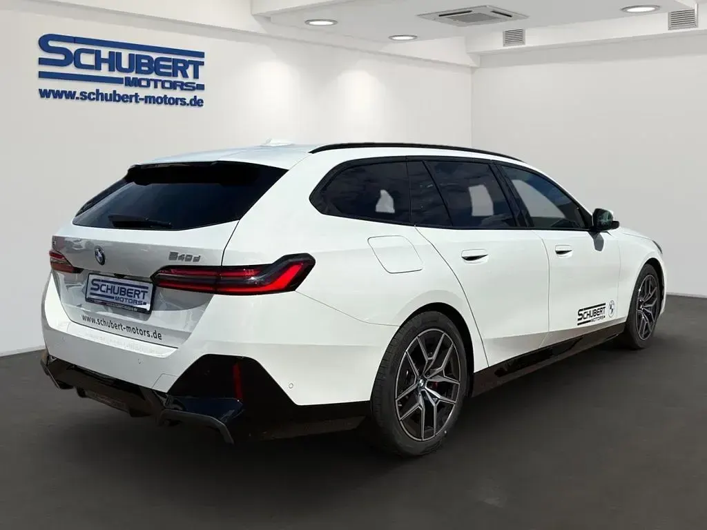 Gebraucht BMW 540 M Sport 286 PS (210 kW) 2026 Weiß Kombi