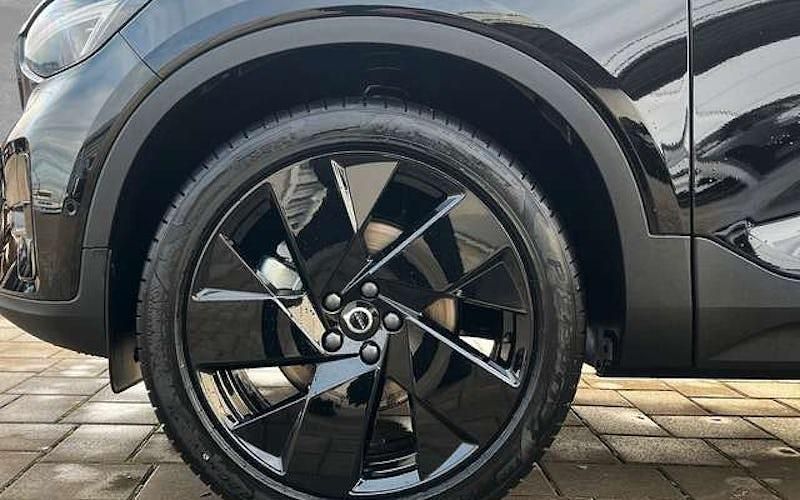 Gebraucht Volvo XC40 Plus 163 PS (119 kW) 2025 Schwarz SUV