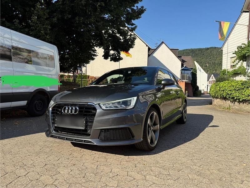 Grau Gebraucht 2015 Audi A1 S-Line Kleinwagen | 10.000 € (Guter Preis) - Bild 1/4