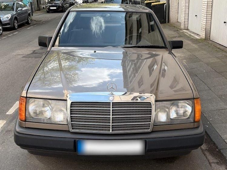 Gebraucht Mercedes E230 132 PS (97 kW) 1987 Braun Limousine