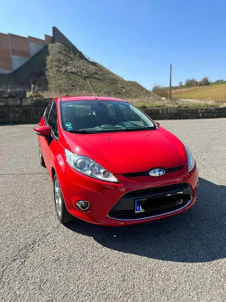 Gebraucht Ford Fiesta Trend 60 PS (44 kW) 2009 Rot Limousine