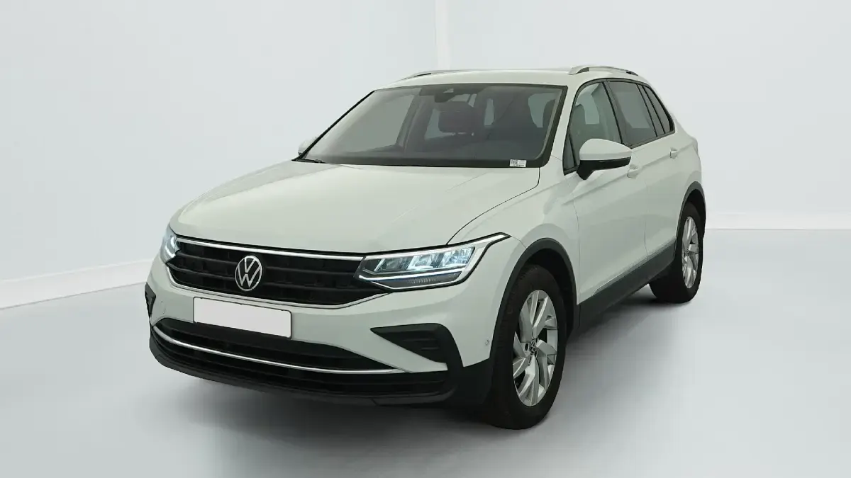 Gebraucht VW Tiguan Active 129 PS (94 kW) 2023 (blanc pur) SUV