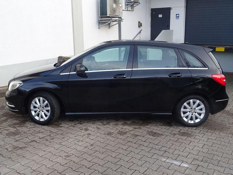 Gebraucht Mercedes B180 Style 109 PS (80 kW) 2014 Schwarz Van / Kleinbus