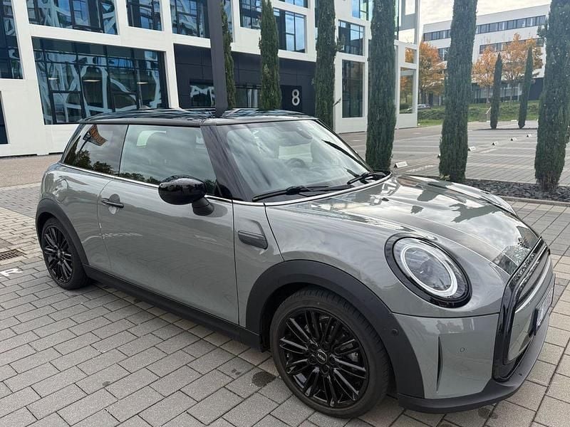 Grau Gebraucht 2021 Mini Cooper Classic Kleinwagen | 21.000 € (Etwas zu teuer) - Bild 1/4