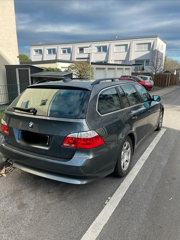 Gebraucht BMW 525 192 PS (141 kW) 2004 Grau Kombi