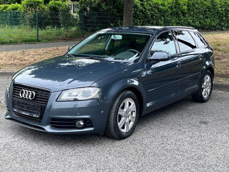 Grau Gebraucht 2010 Audi A3 Sportback Attraction Limousine | 6.490 € (Etwas zu teuer) - Bild 1/4