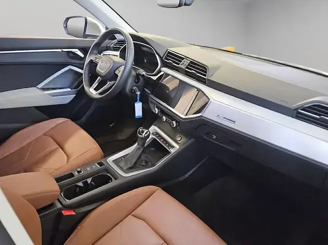 Gebraucht Audi Q3 Sportback Ambiente 150 PS (110 kW) 2023 Tausilber metallic SUV