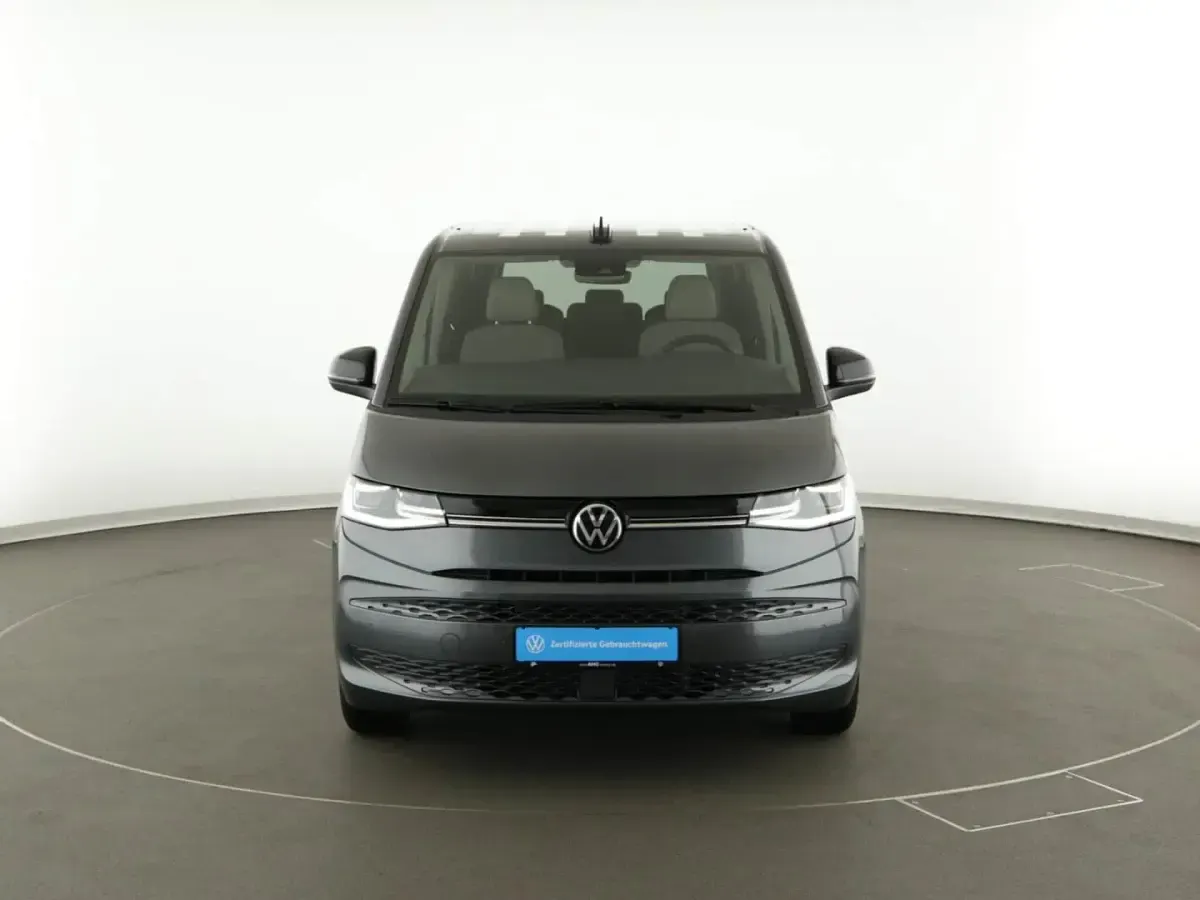 Gebraucht VW Multivan Life 150 PS (110 kW) 2024 Grau Van / Kleinbus