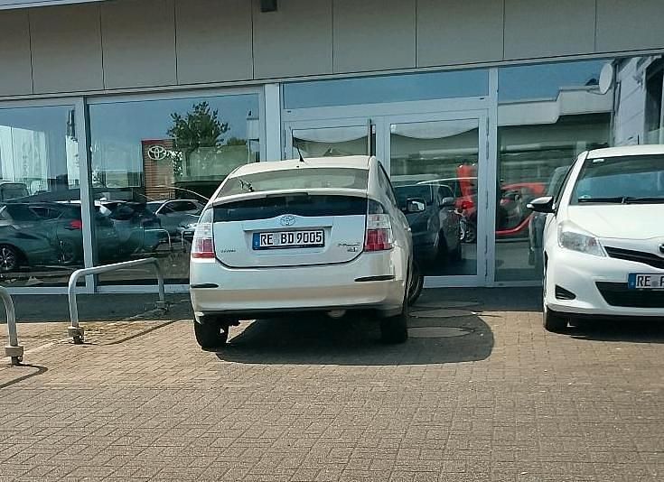 Silber Gebraucht 2005 Toyota Prius Kleinwagen | 2.700 € (Fairer Preis) - Bild 1/4