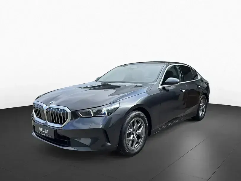 Gebraucht BMW 520 Sport Line 208 PS (152 kW) 2025 Sophistograu (grau) Limousine
