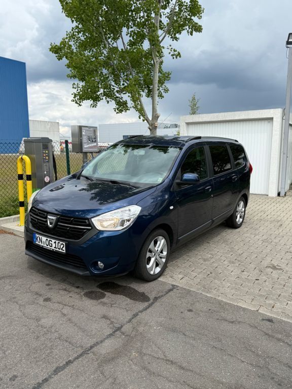 Blau Gebraucht 2017 Dacia Lodgy Comfort Van / Kleinbus | 8.799 € (Guter Preis) - Bild 1/4