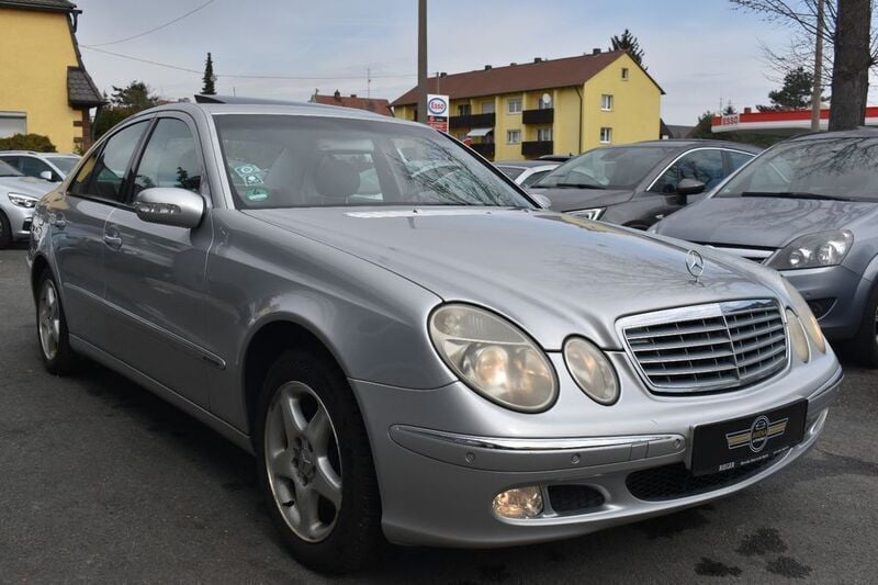 Second-hand Mercedes E200 Elegance 163 CP (119 kW) 2004 Argintiu Berlinǎ