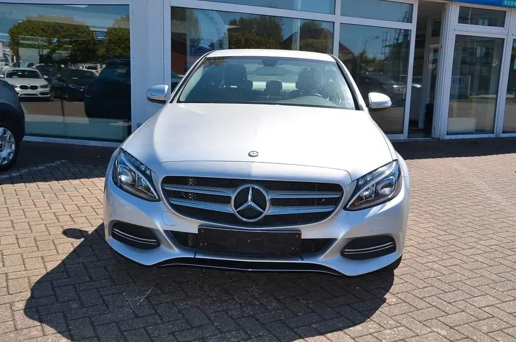 Gebraucht Mercedes C180 Avantgarde 116 PS (85 kW) 2015 Silber Limousine