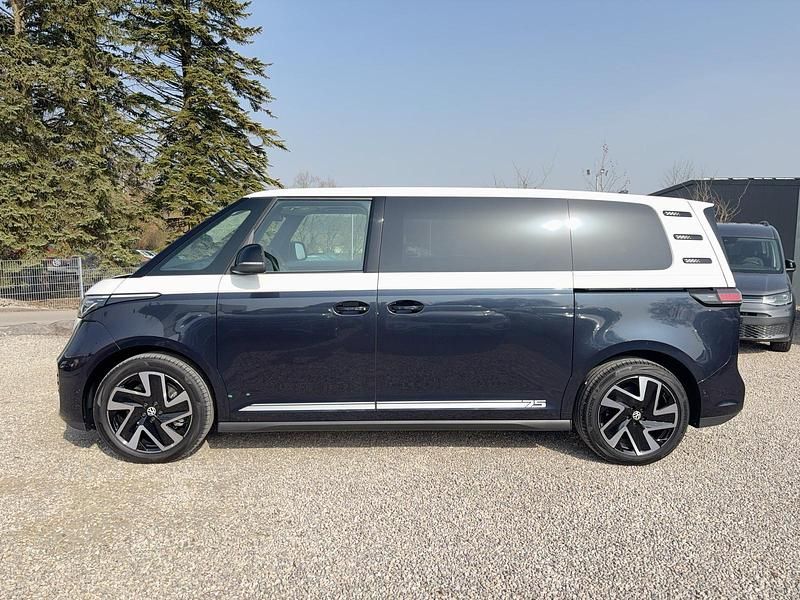 Neu VW ID. Buzz Pro 210 kW (286 PS) 2026 Candyweiß/ starlight blue Van / Kleinbus