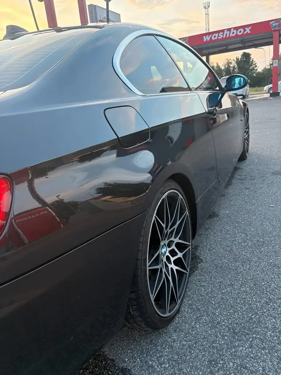Gebraucht BMW 325 218 PS (160 kW) 2008 Schwarz Coupé