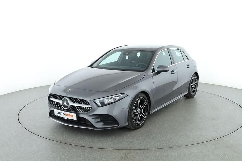 Grau Gebraucht 2021 Mercedes A180 AMG line Limousine | 25.820 € (Fairer Preis) - Bild 1/3