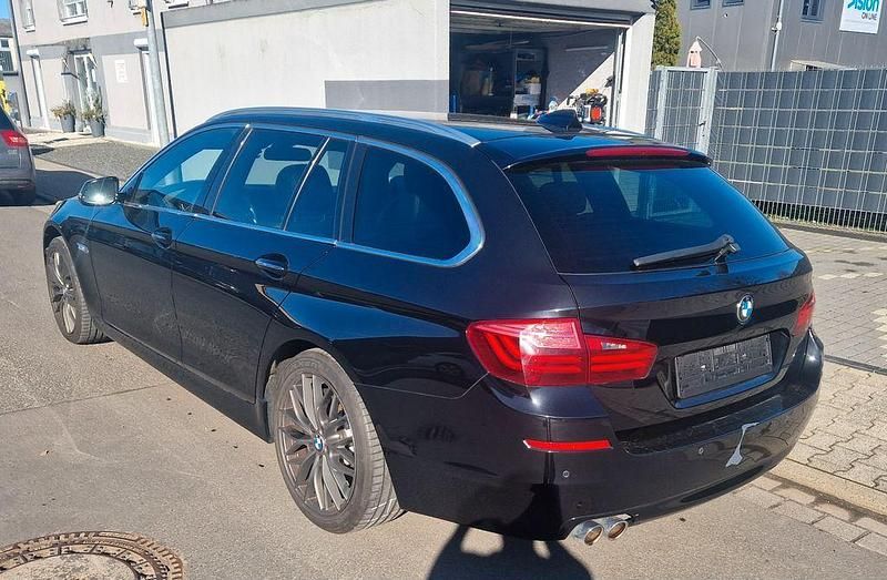 Gebraucht BMW 520 Luxury Line 184 PS (135 kW) 2013 Schwarz Kombi