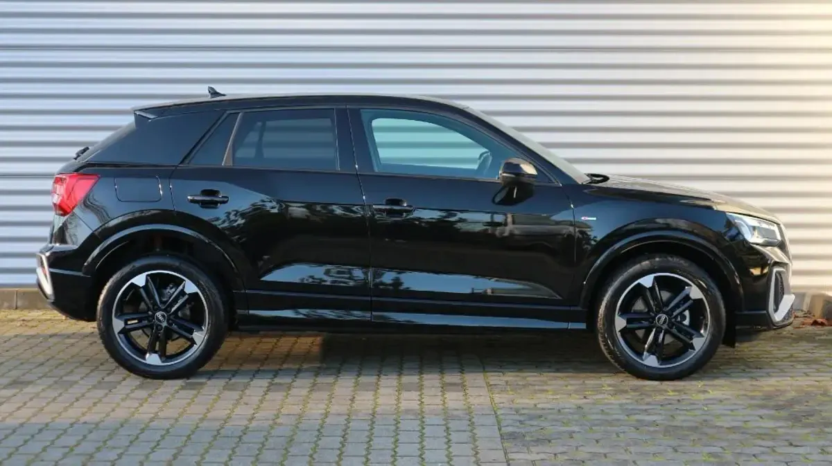 Gebraucht Audi Q2 S-Line 150 PS (110 kW) 2022 Mythosschwarz metallic SUV