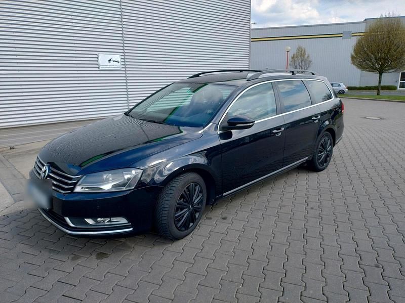 Schwarz Gebraucht 2011 VW Passat Comfortline Kombi | 5.900 € (Fairer Preis) - Bild 1/4