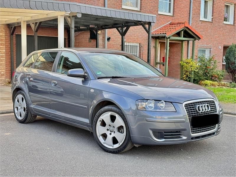 Grau Gebraucht 2005 Audi A3 Sportback Ambiente Kleinwagen | 3.990 € (Guter Preis) - Bild 1/4