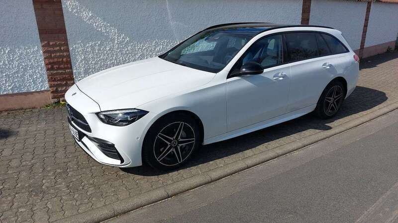 Designo opalithweiss metalli Gebraucht 2022 Mercedes C300e AMG Kombi | 40.899 € (Fairer Preis) - Bild 1/4