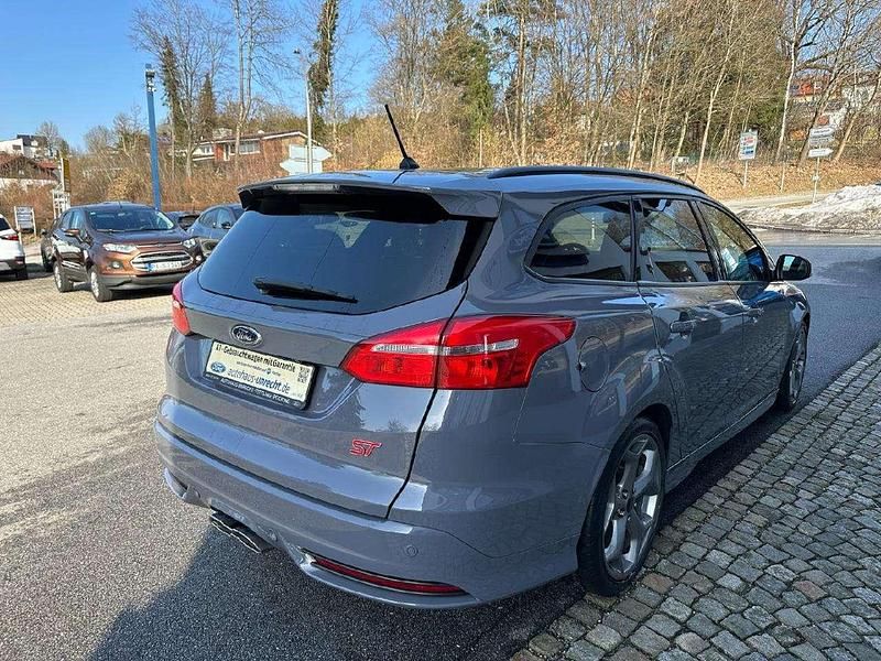 Gebraucht Ford Focus Sport 185 PS (136 kW) 2017 Slategrau Kombi
