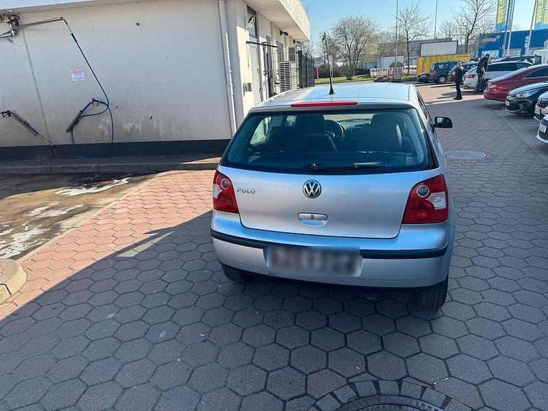 Gebraucht VW Polo 60 PS (44 kW) 2003 Silber Kleinwagen