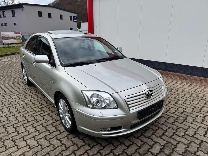 Grau Gebraucht 2006 Toyota Avensis Sol Limousine | 3.999 € (Fairer Preis) - Bild 1/4
