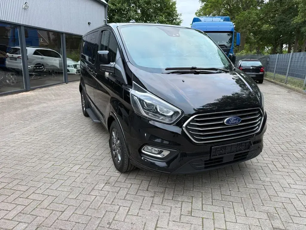 Gebraucht Ford Tourneo 131 PS (96 kW) 2022 Schwarz Kombi