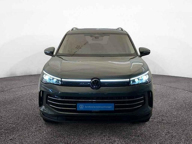 Gebraucht VW Tiguan Elegance 204 PS (150 kW) 2025 Cipressinogrün metallic SUV