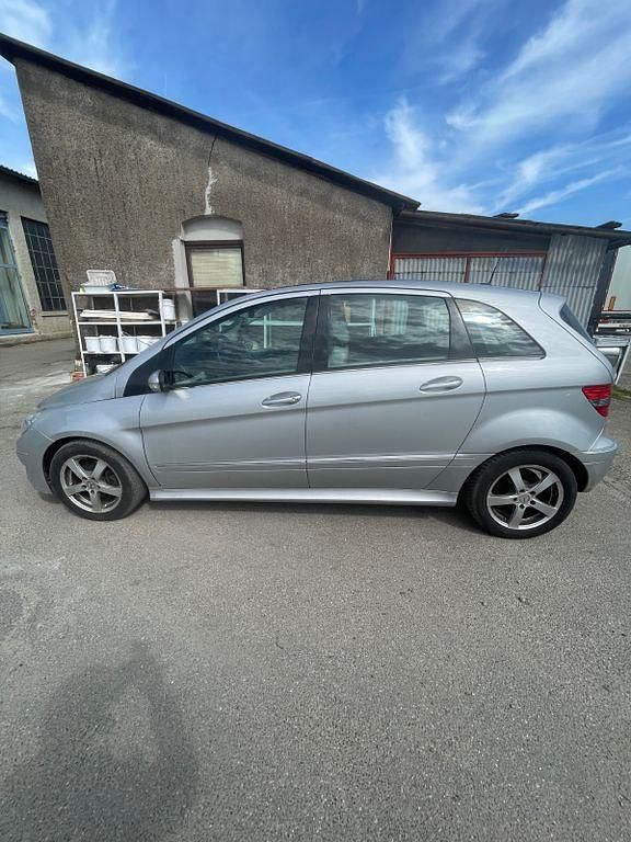 Gebraucht Mercedes B200 140 PS (102 kW) 2006 Silber Van / Kleinbus