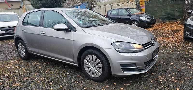 Silber Gebraucht 2015 VW Golf Trendline Limousine | 7.600 € (Superpreis) - Bild 1/4