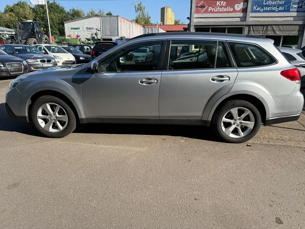 Gebraucht Subaru Outback 150 PS (110 kW) 2014 Silber Kombi