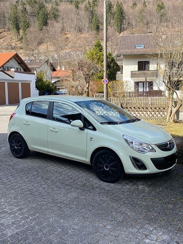 Gebraucht Opel Corsa Selection 87 PS (63 kW) 2011 Weiß Kleinwagen