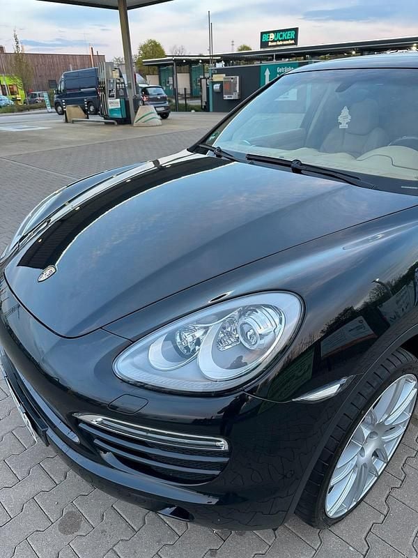 Second-hand Porsche Cayenne 300 CP (220 kW) 2011 Negru SUV