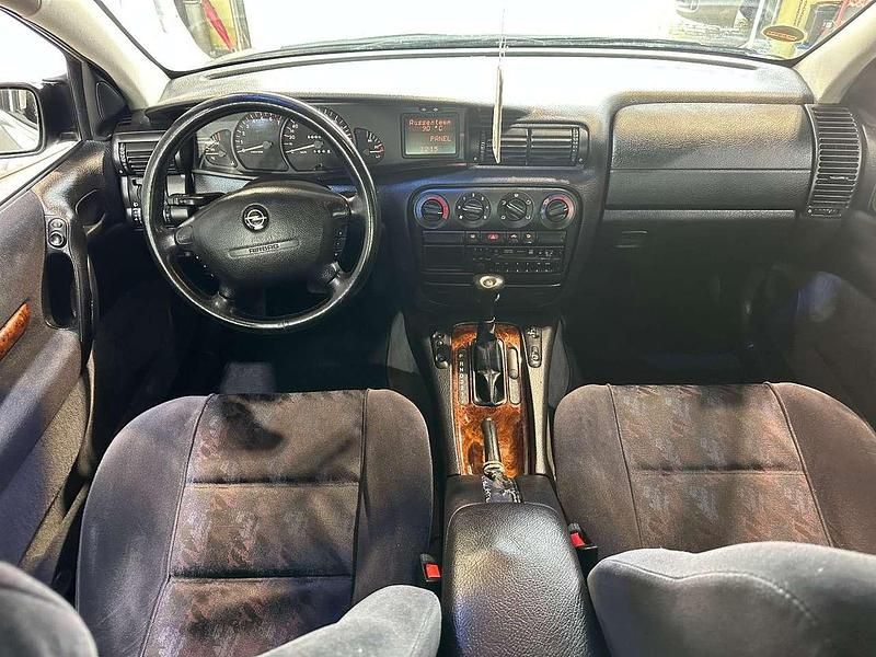 Gebraucht Opel Omega 136 PS (100 kW) 1998 Silber Limousine