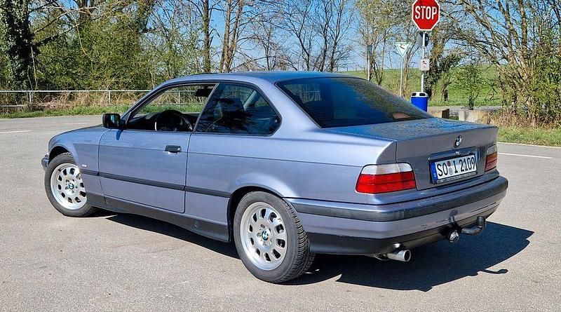 Blau Gebraucht 1997 BMW 316 Sport Line Coupé | 7.800 € - Bild 1/4