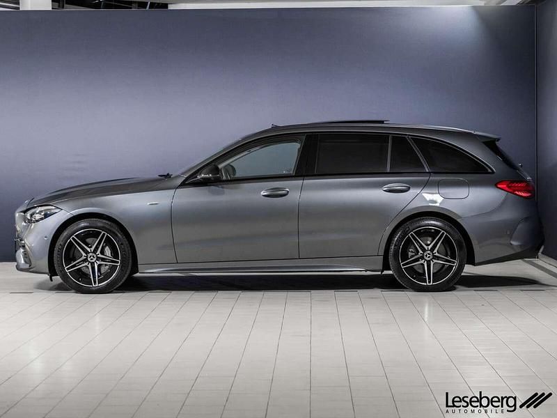 Gebraucht Mercedes C300e AMG 313 PS (230 kW) 2025 Selenitgrau Kombi