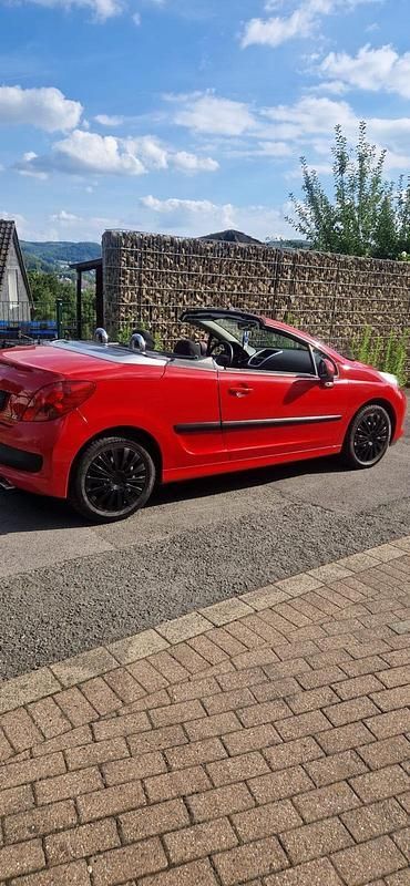 Rot Gebraucht 2008 Peugeot 207 CC Cabrio | 2.650 € (Fairer Preis) - Bild 1/4
