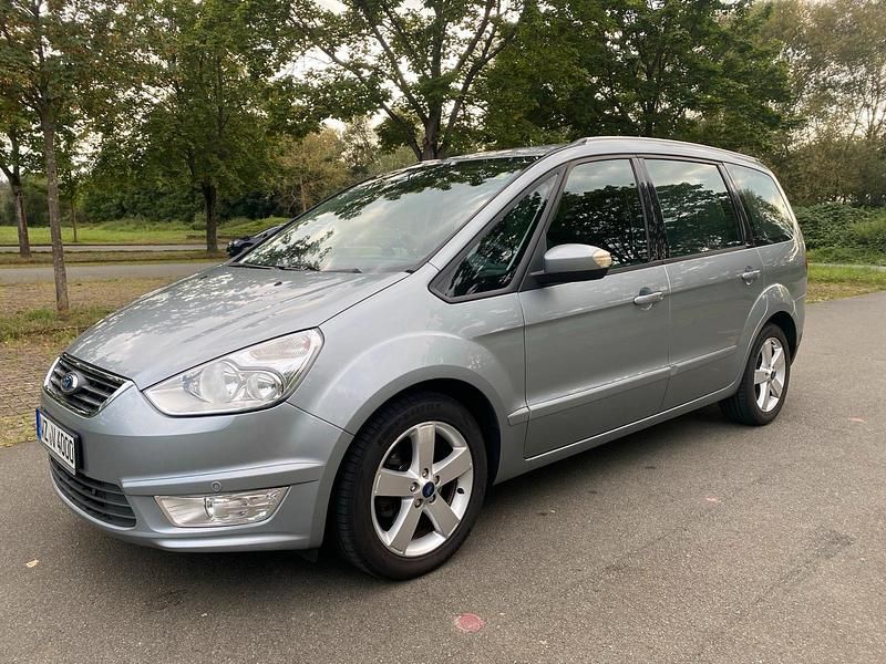 Gebraucht Ford Galaxy 140 PS (102 kW) 2011 Silber Van / Kleinbus