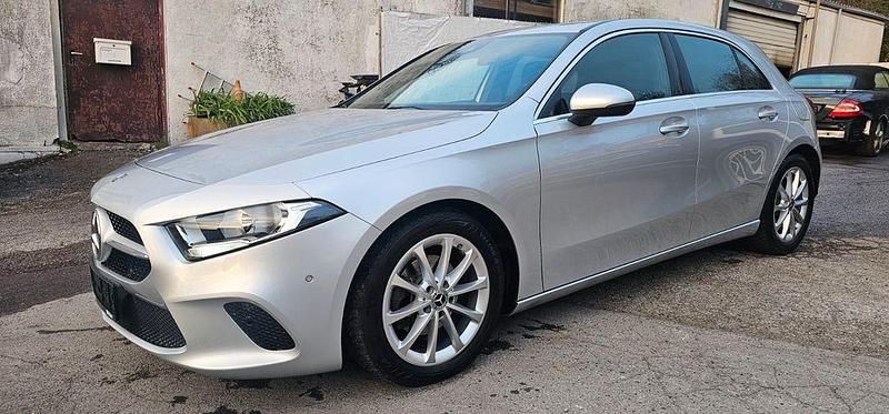 Gebraucht Mercedes A180 136 PS (100 kW) 2019 Silber Limousine