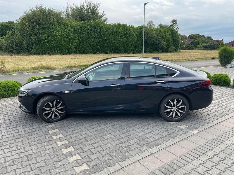Blau Gebraucht 2018 Opel Insignia Limousine | 12.990 € (Fairer Preis) - Bild 1/4