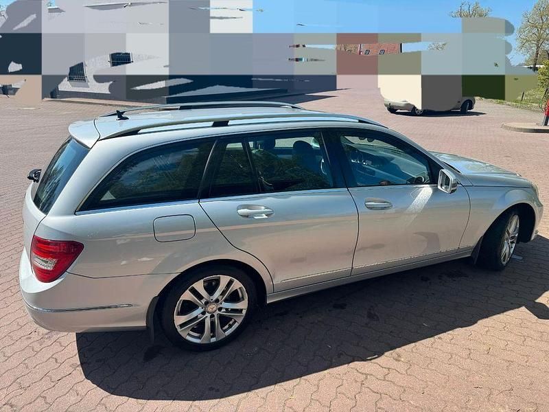 Second-hand Mercedes C220 Avantgarde 170 CP (125 kW) 2012 Argintiu Berlinǎ