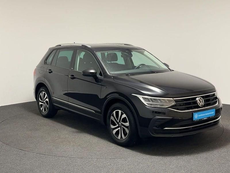 Gebraucht VW Tiguan Active 150 PS (110 kW) 2023 Schwarz SUV
