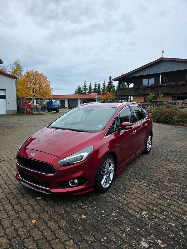 Gebraucht Ford S-MAX ST-Line 179 PS (131 kW) 2017 Rubyrotmetallic Van / Kleinbus